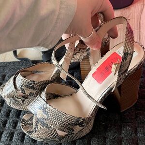 Stylish Snakeskin Platform Sandals